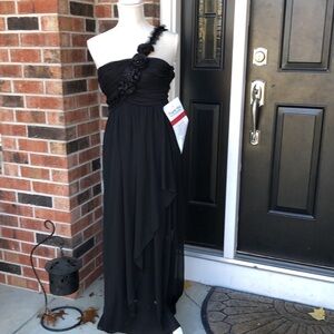 City Triangles Long Black One Shoulder Formal Dress‎